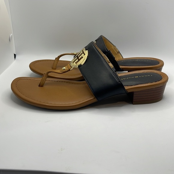 Tommy Hilfiger Women’s Black Thong Sandals Size 8.5 - Gold Logo Accent - Picture 3 of 8
